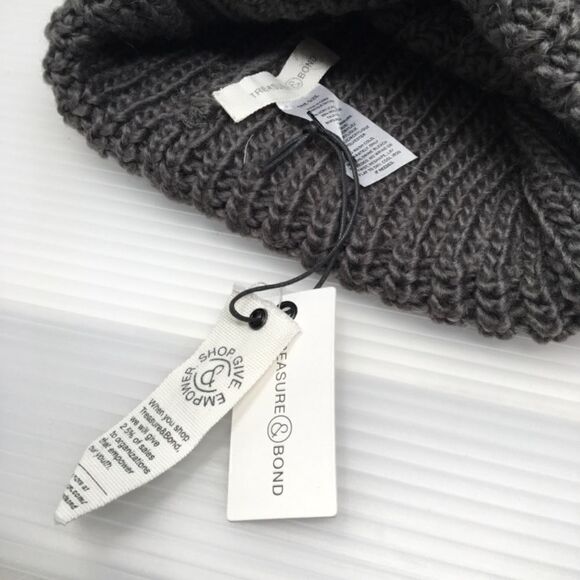 New Treasure and Bond Grey Knit Pom Beanie (F3) - Picture 5 of 7